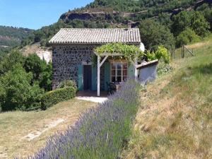 Maisons de vacances Cozy Family Home in Saint-Pons, cleaning included : photos des chambres