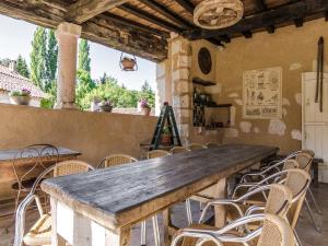 Ritzy Mansion in Sourzac with Tennis Court