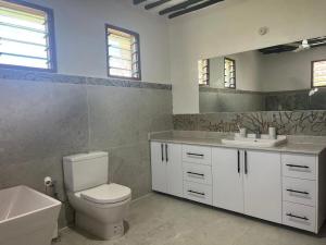 3bed oceanfront with Ac &gazebo