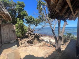 3bed oceanfront with Ac &gazebo