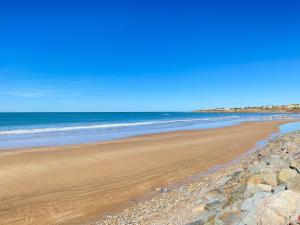 Maisons de vacances Maison neuve 3 chambres, 6 couchages, entre mer et campagne, acces bourg a pied, WIFI - FR-1-231-329 : photos des chambres