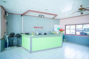 Tropical Place Hotel by RedDoorz