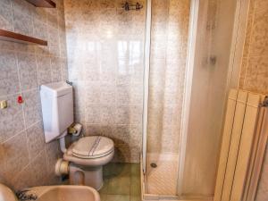 Apartment in a farmhouse with swimming pool