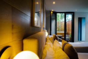 Deluxe Queen and Single (Private Balcony) room in Crown Hotel Surry Hills