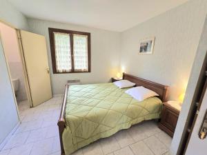 Maisons de vacances Maison spacieuse avec piscine privee au coeur du Perigord Noir, proche sites touristiques majestueux - FR-1-616-254 : photos des chambres