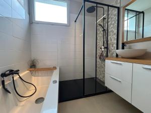 Appartements Superbe appartement 2 chambres, a deux pas du centre - FR-1-239-1128 : photos des chambres