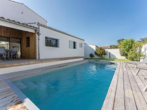 Maison familiale pour 10 avec patio et piscine à La Flotte - FR-1-835-29