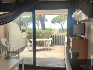 Studio en rdc avec terrasse fleurie et accès espace aquatique - FR-1-195-119