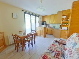 Appartement confortable avec terrasse et Wi-Fi aux Rousses - FR-1-834-1 - 2hvězdičkové hotely ve městě Les Rousses