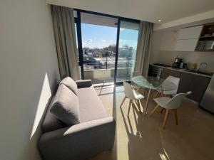 Departamento moderno a estrenar con balcón