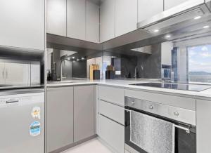 Modern & Cozy Apt CBR Free Parking