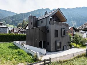 High-quality maisonette flat with roof terrace, cleaning included