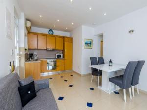 Apartment Franceska -Two-Bedroom Apartment with Terrace and Sea View