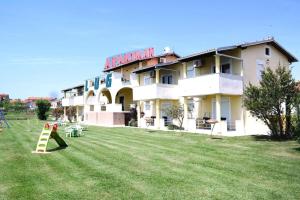 Apartments Lug, Privlaka with pool, cleaning included