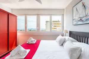 Comfortable apt with great city and sea view