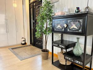 Mangwon Market 1min, Mangwon Station 3min, Korean-style accommodation, 4room, 12ppl