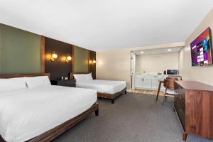 Deluxe Queen Room room in Inn 32