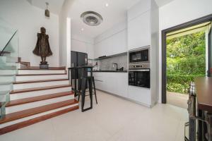 Beautiful 2BR Lakeview Apartment in Laguna