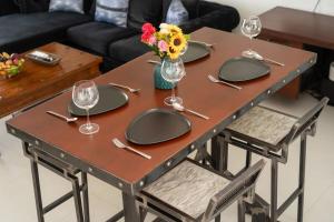 Beautiful 2BR Lakeview Apartment in Laguna