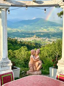 Poggelleri la cartolina su Poppi e le colline toscane