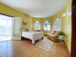 Skyline Suites Sunset Room home