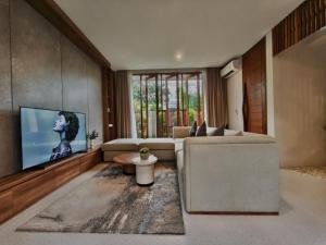 Island Escape - 2BR Tropical Villa in Seminyak