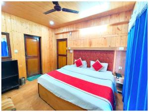 LAKE VIEW NEW CHINA!R IN HOTEL Near Mall Road - Free Wifi and Parking Facilities - Amazing valley views - A Top Rated Hotel