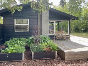 Charming Cottage Close To Smidstrup Beach