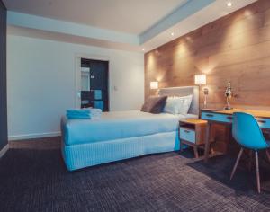 Accessible Queen (No Window) room in Crown Hotel Surry Hills