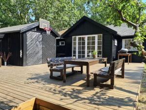 Charming Summerhouse In Korshages Wild Nature