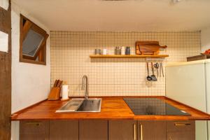 100년 전통 Hanok Stay Wolha Jeong - 5mins to Jongno Seoul 침실 2개, 침대 2개 , 화장실 2개