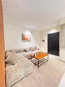 Morden Lounge Room Al Aqeeq