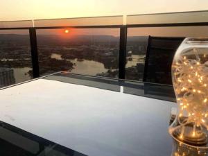 Surfers Apartment Beach Mountain View Sleeps 6