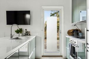 Architect-Designed House In Fröjel Near The Beach