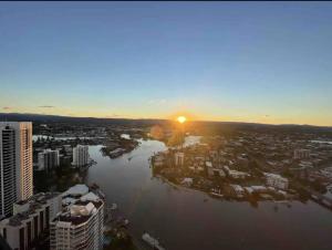 Surfers Apartment Beach Mountain View Sleeps 6