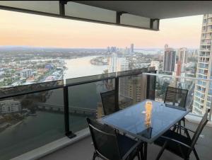 Surfers Apartment Beach Mountain View Sleeps 6