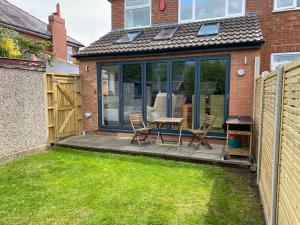 Lovely Semi-Beach 2x Pubs -5 min walk-Pets welcome-Parking-Garden