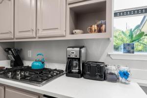 Pool Getaway Movie Room Games Yard BBQ Pets