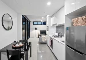 The Perfect Location Gym, Pool & Parking M22