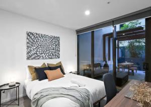 The Perfect Location Gym, Pool & Parking M22