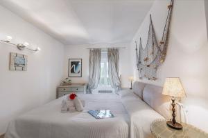 Sea Breeze Garavan Apt Villa New York - Happy Rentals