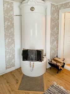 Historic Cottage Near Wiredaholm