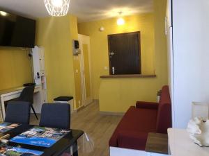 Appartements Studio 25 m2 Le Jasmin centre-ville, parking et balcon : photos des chambres