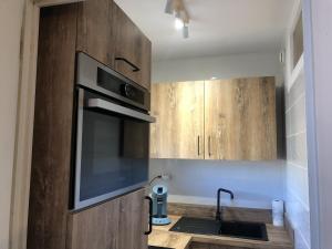 Appartements Studio 25 m2 Le Jasmin centre-ville, parking et balcon : photos des chambres