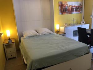 Appartements Studio 25 m2 Le Jasmin centre-ville, parking et balcon : photos des chambres