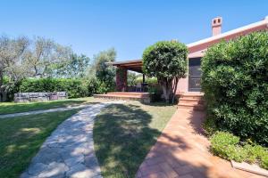 Villa con piscina e giardino img15