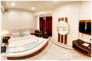 HOTEL Namaskar Near Railway Station - 2 Km From Golden Temple & Jallianwala Bagh - Luxurious rooms With Wifi Facility - Restaurant-Lift-Free Parking Available - A Premium Hotel In Amritsar