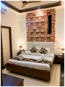 HOTEL Namaskar Near Railway Station - 2 Km From Golden Temple & Jallianwala Bagh - Luxurious rooms With Wifi Facility - Restaurant-Lift-Free Parking Available - A Premium Hotel In Amritsar