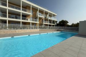 Modern studio - terrace - pool