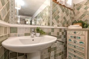 Villa con piscina e giardino img47